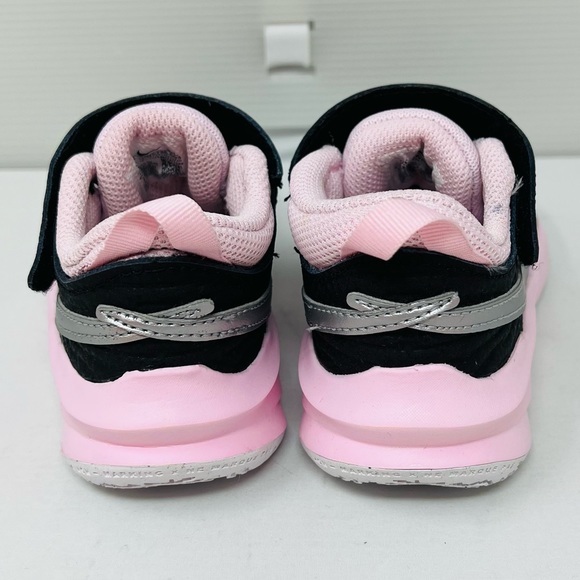 NIKE**Team Hustle D 10 Girls Sneakers**US 11 $65 - Picture 5 of 6